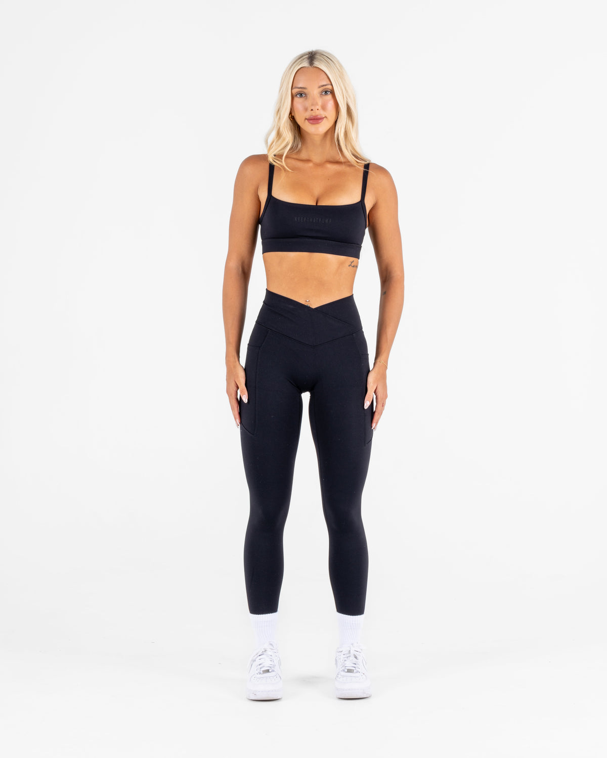 IGNITE TEMPO CROP - BLACK