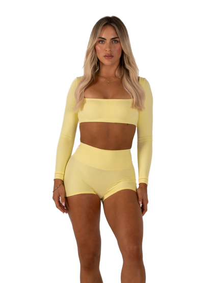SLEEK SCRUNCH SHORTS - LEMON