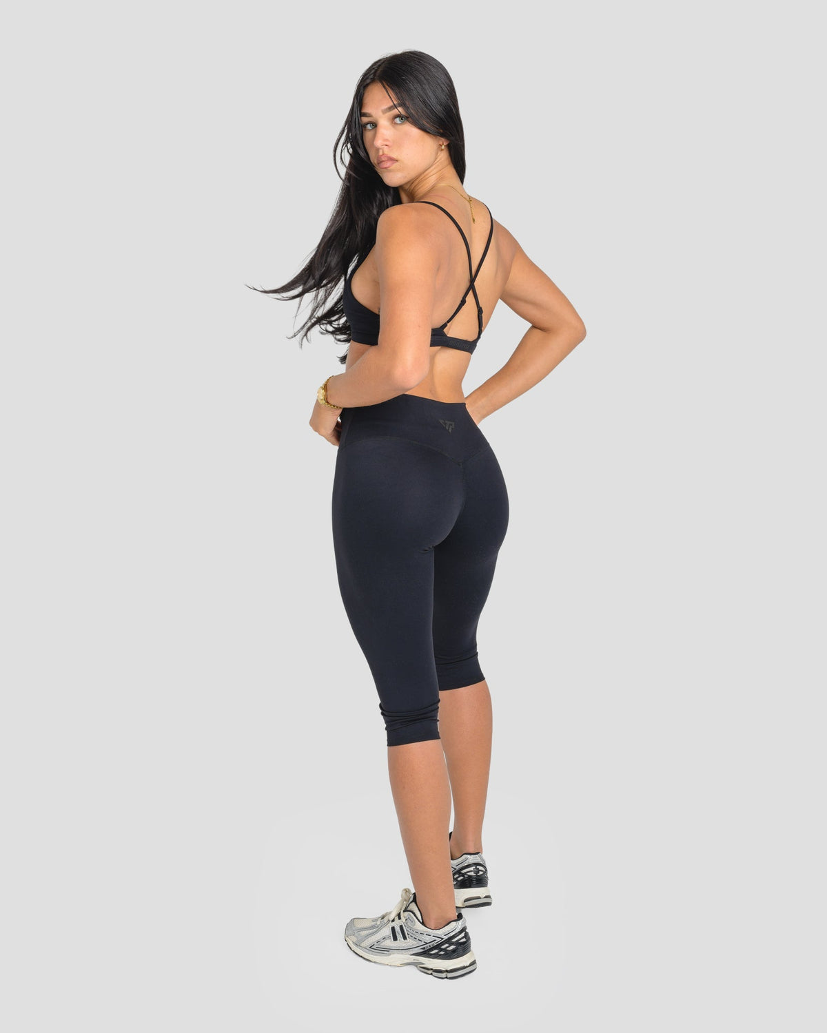 AVARI CROP - BLACK