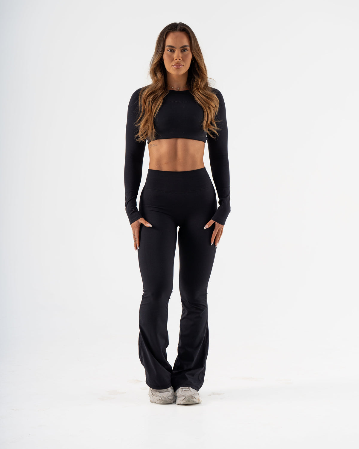 SIGNATURE LONG SLEEVE CROP - BLACK