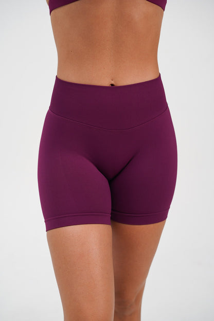 RECOIL SCRUNCH SHORTS - BERRY