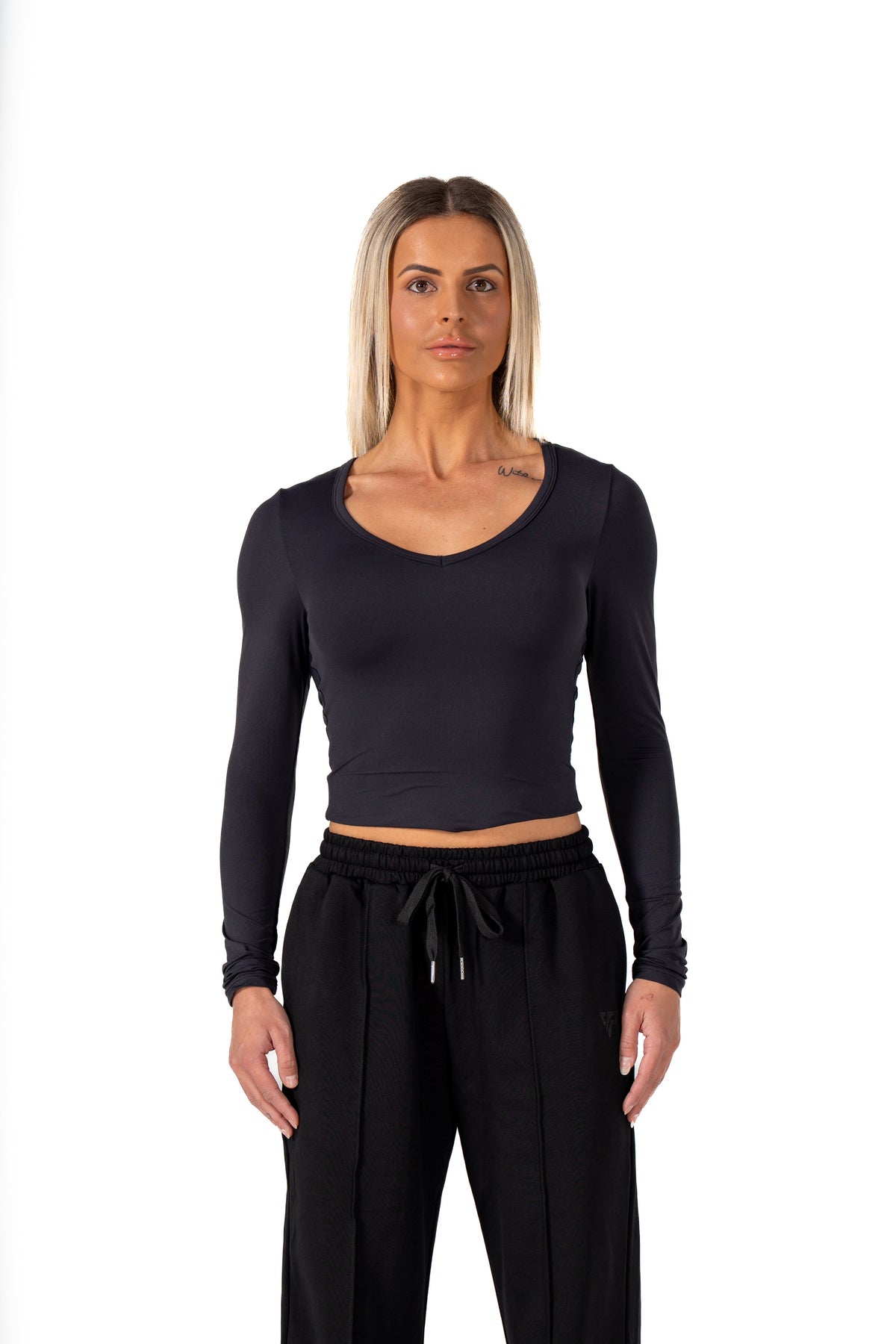 CLASSIC V-NECK LONG SLEEVE - BLACK