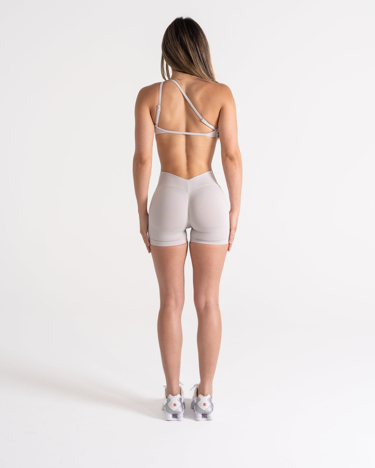 LJ V-BACK SCRUNCH SHORTS - CLOUD GREY