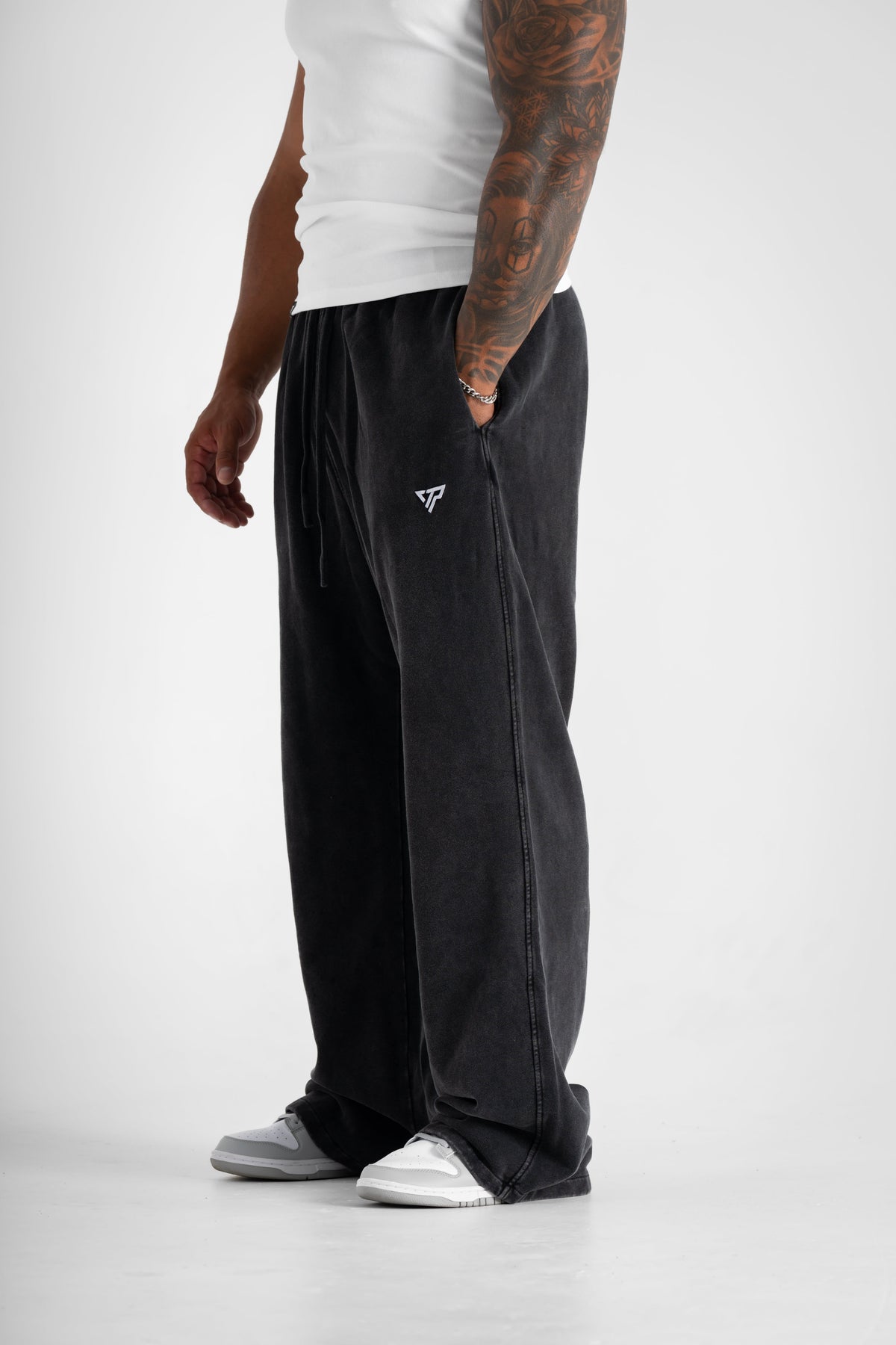 KTP STRAIGHT LEG JOGGER - BLACK